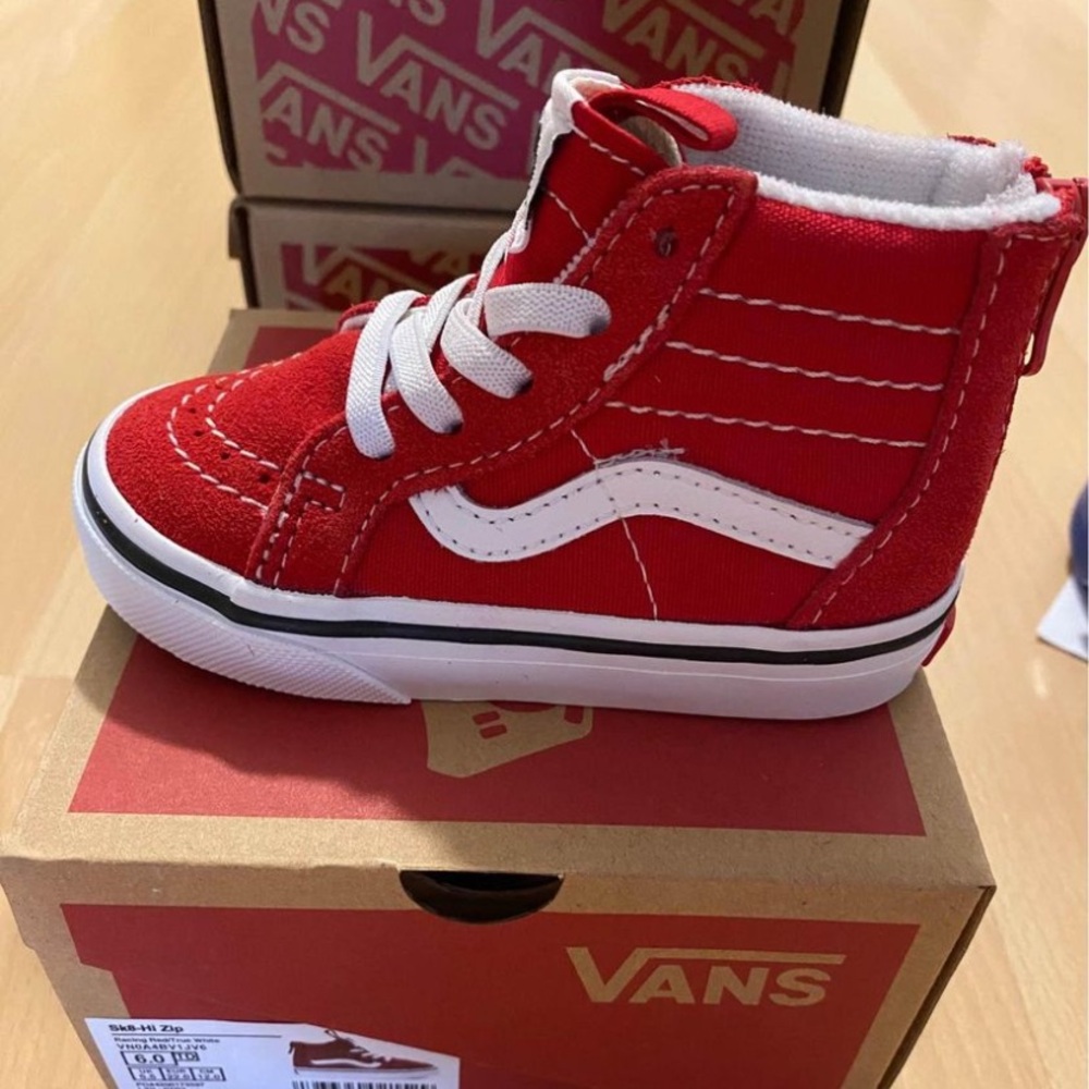 NWT Size 6 toddler Sk8-Hi zip vans, Red